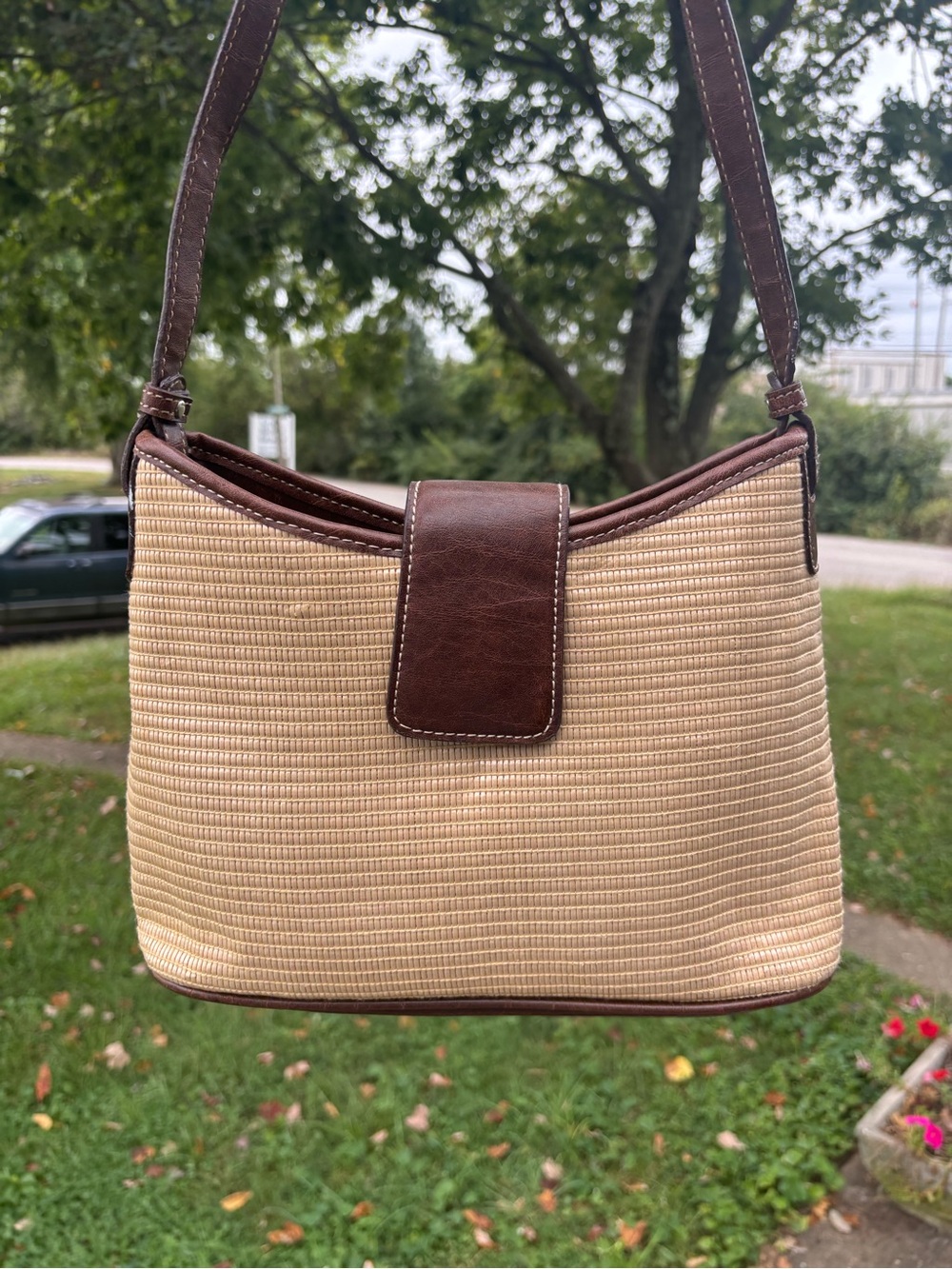 Liz Claiborne Cream Woven Shoulder Bag with Brown Trim - Picture 3 of 10